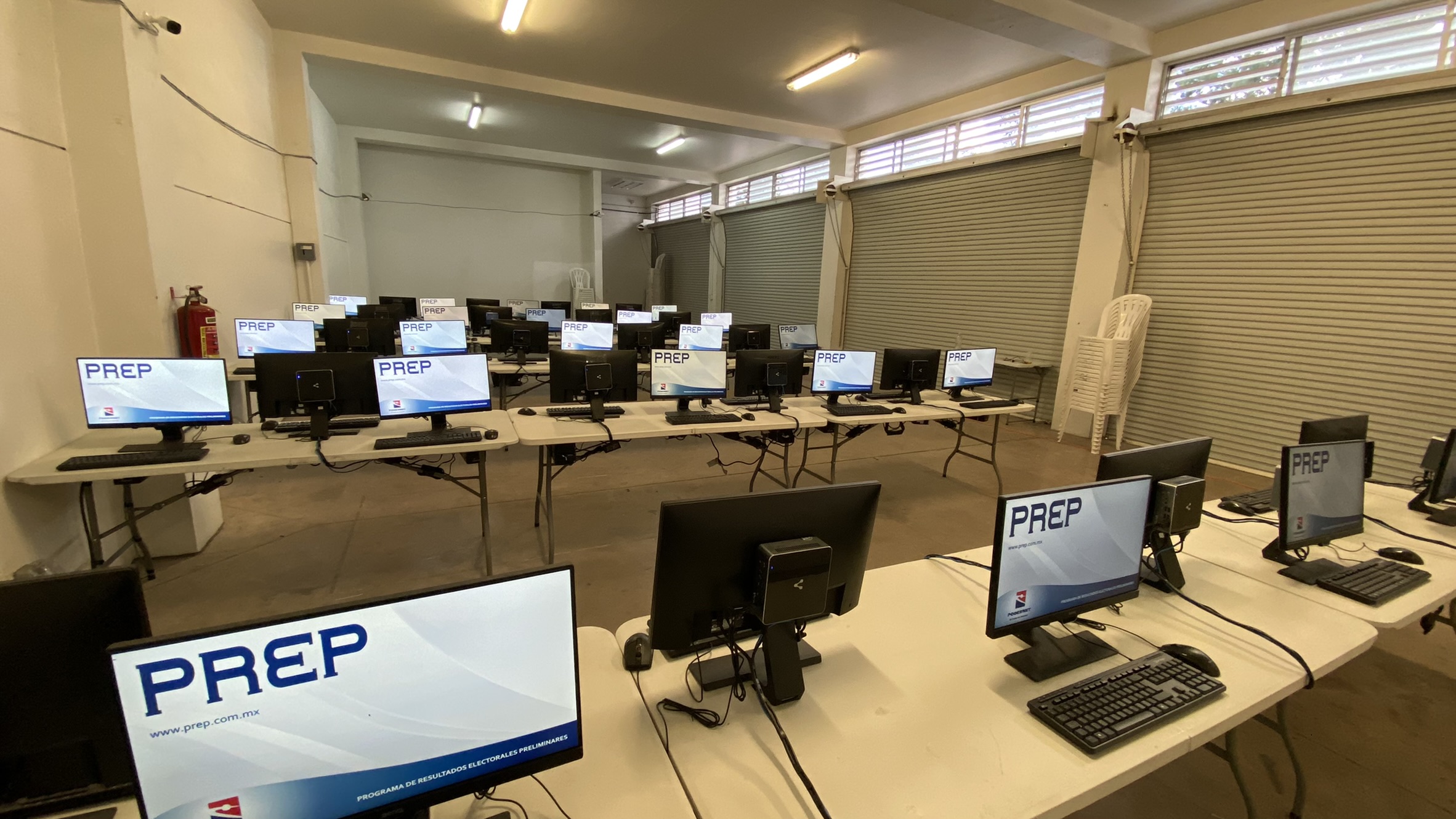 Operadores trabajando con el sistema digiPREP